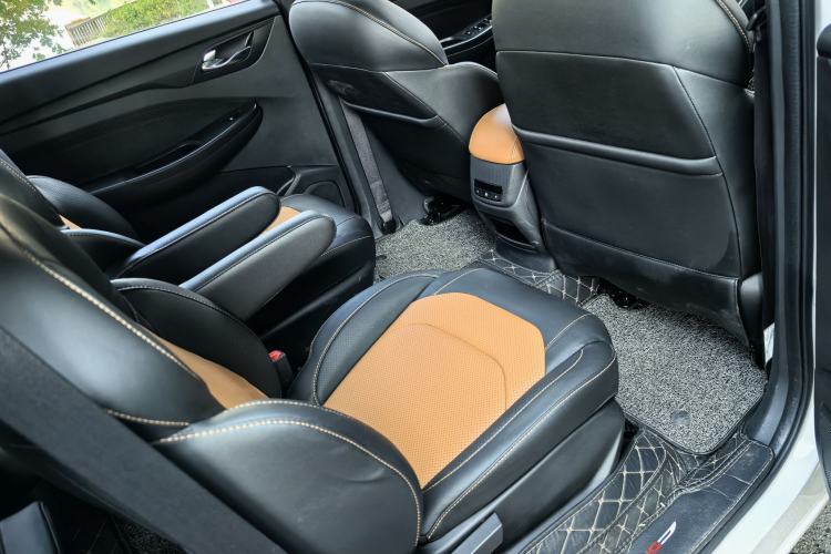 Used Wuling Hongguang S3 2019 1.5L Manual Comfort Model China VI Standard Interior 4