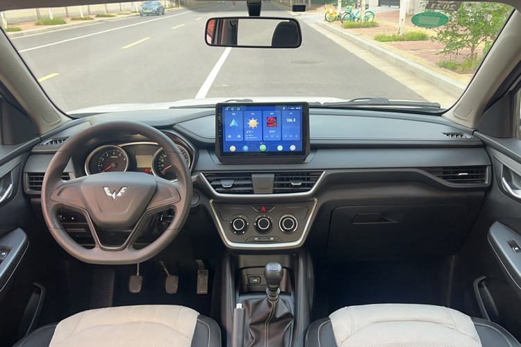 Used Wuling Hongguang S3 2019 1.5L Manual Standard Version China VI Standard Interior 5