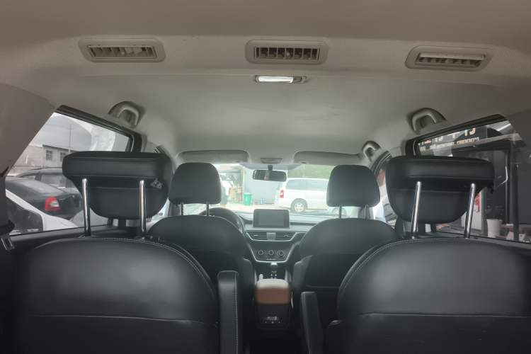 Used Wuling Hongguang S3 2019 1.5L Manual Comfort Model China VI Standard Interior 5