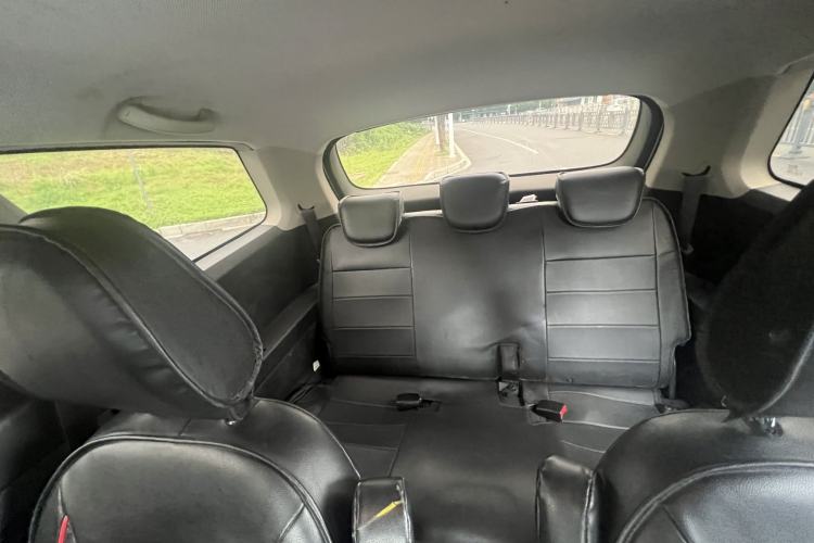 Used Wuling Hongguang S3 2019 1.5L Manual Standard Version China VI Standard Interior 5