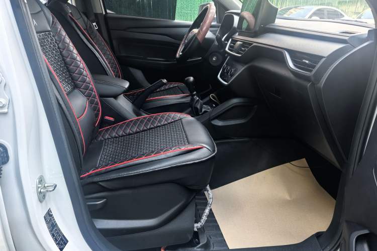Used Wuling Hongguang S3 2019 1.5L Manual Standard Version China VI Standard Interior 5