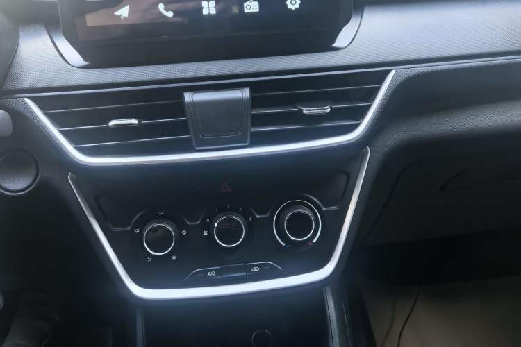 Used Wuling Hongguang S3 2019 1.5L Manual Standard Version China VI Standard Interior 6