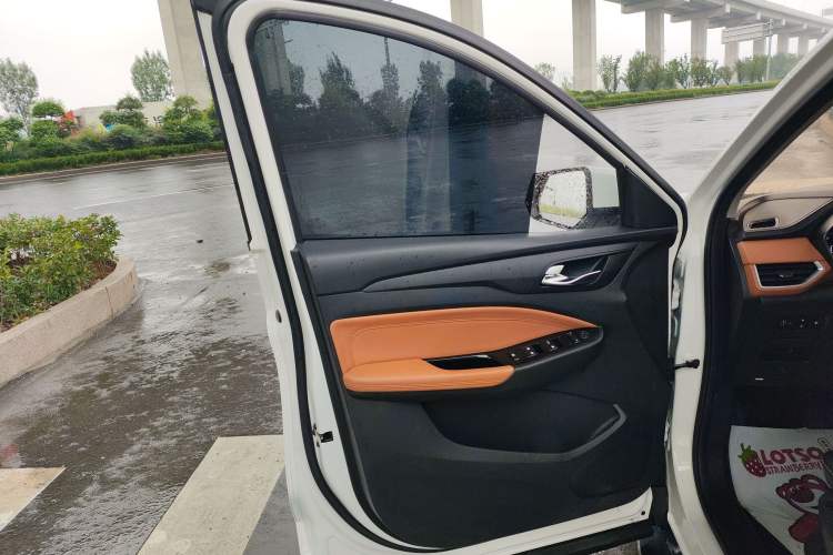 Used Wuling Hongguang S3 2019 Automatic Clutch Version 1.5L Manual Luxury Model China V Standard Interior 7
