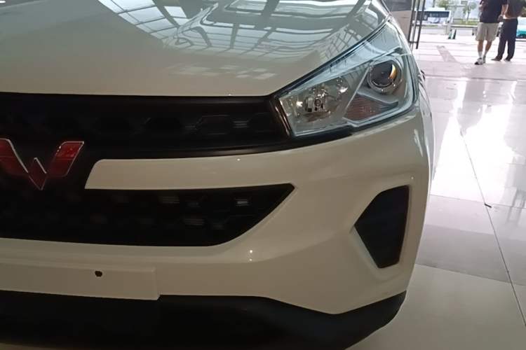 Used Wuling Hongguang S3 2019 1.5L Manual Standard Version China VI Standard Left Front Headlight