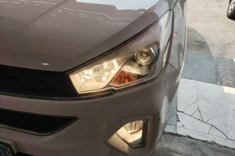 Used Wuling Hongguang S3 2019 Automatic Clutch Version 1.5L Manual Luxury Model China V Standard Left Front Headlight