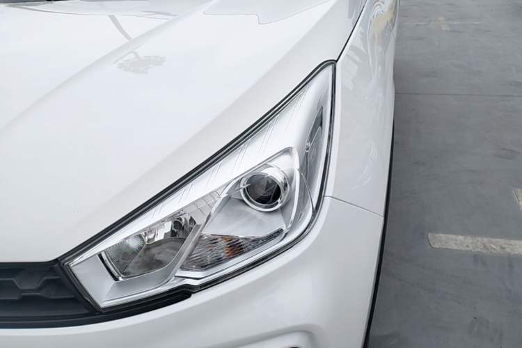 Used Wuling Hongguang S3 2019 1.5L Manual Standard Version China VI Standard Left Front Headlight