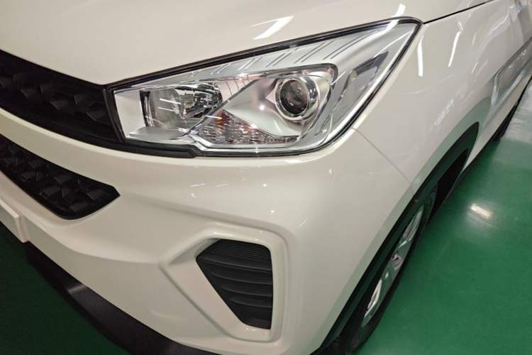 Used Wuling Hongguang S3 2019 1.5L Manual Standard Version China VI Standard Left Front Headlight