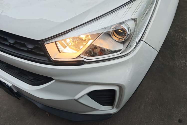 Used Wuling Hongguang S3 2019 1.5L Manual Standard Version China VI Standard Left Front Headlight