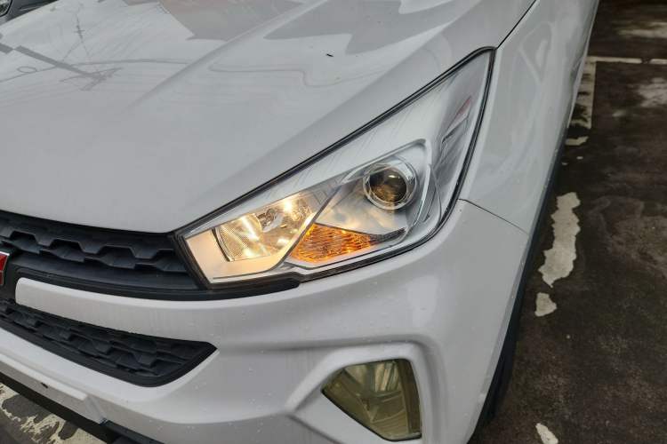 Used Wuling Hongguang S3 2019 1.5L Manual Standard Version China VI Standard Left Front Headlight