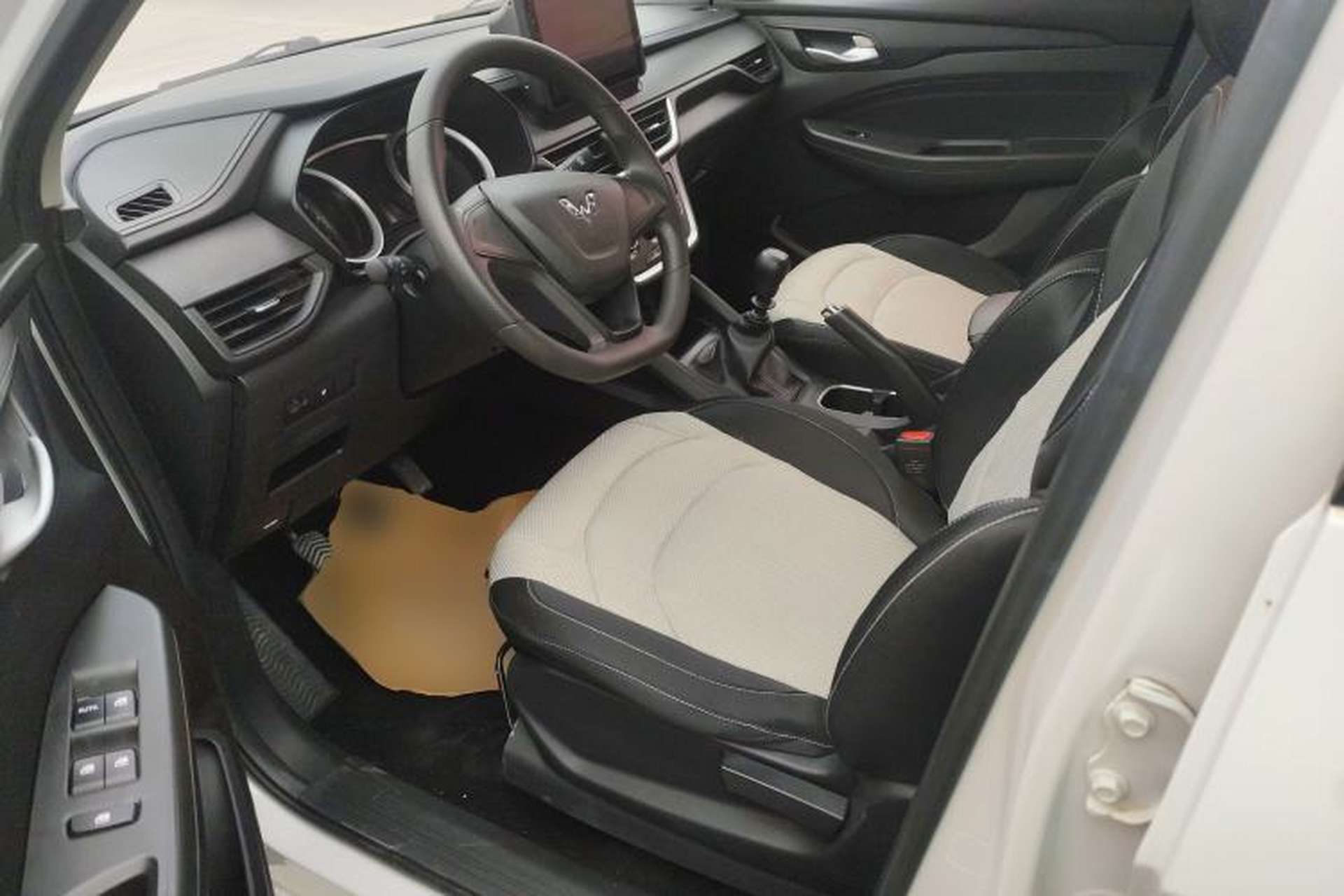 Used Wuling Hongguang S3 2019 1.5L Manual Standard Version China VI Standard Left Front Seat