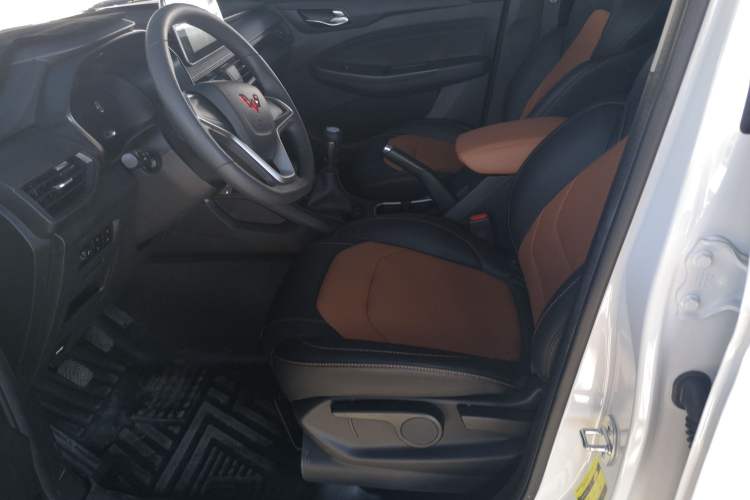 Used Wuling Hongguang S3 2019 1.5L Manual Comfort Model China VI Standard Left Front Seat