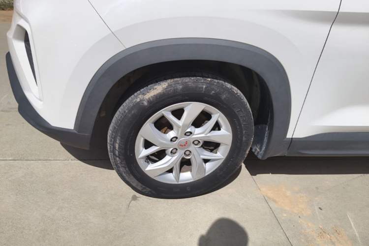 Used Wuling Hongguang S3 2019 1.5L Manual Standard Version China VI Standard Left Front Wheel Hub