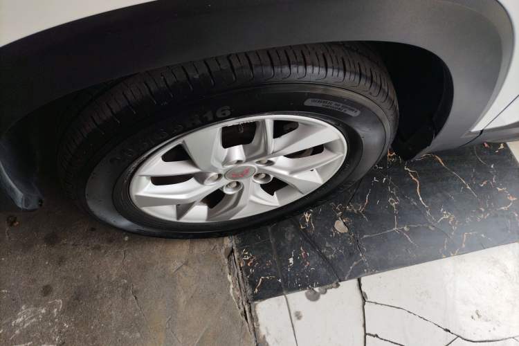 Used Wuling Hongguang S3 2019 Automatic Clutch Version 1.5L Manual Luxury Model China V Standard Left Front Wheel Hub
