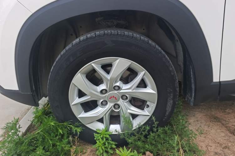 Used Wuling Hongguang S3 2019 1.5L Manual Standard Version China VI Standard Left Front Wheel Hub