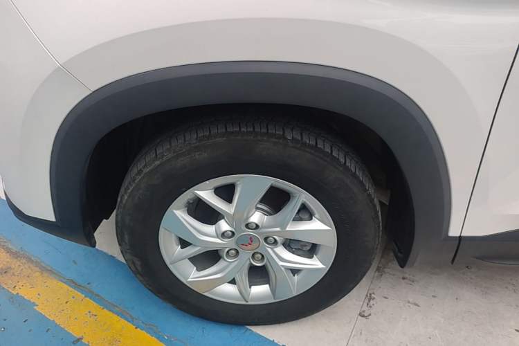 Used Wuling Hongguang S3 2019 1.5L Manual Standard Version China VI Standard Left Front Wheel Hub