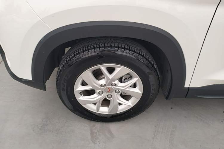 Used Wuling Hongguang S3 2019 1.5L Manual Standard Version China VI Standard Left Front Wheel Hub
