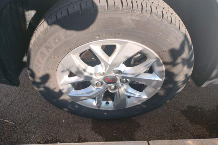 Used Wuling Hongguang S3 2019 1.5L Manual Comfort Model China VI Standard Left Front Wheel Hub