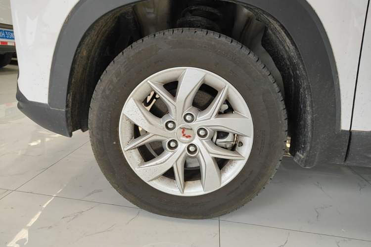 Used Wuling Hongguang S3 2019 1.5L Manual Standard Version China VI Standard Left Front Wheel Hub