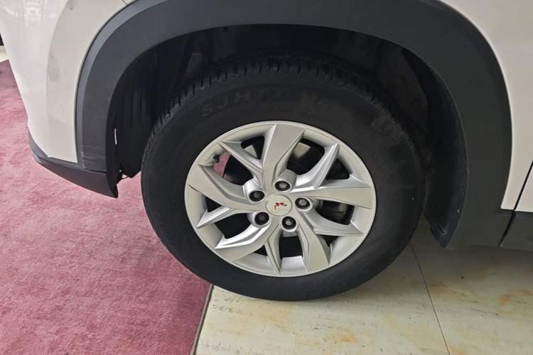 Used Wuling Hongguang S3 2019 1.5L Manual Standard Version China VI Standard Left Front Wheel Hub