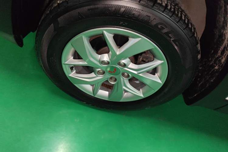 Used Wuling Hongguang S3 2019 1.5L Manual Standard Version China VI Standard Left Front Wheel Hub
