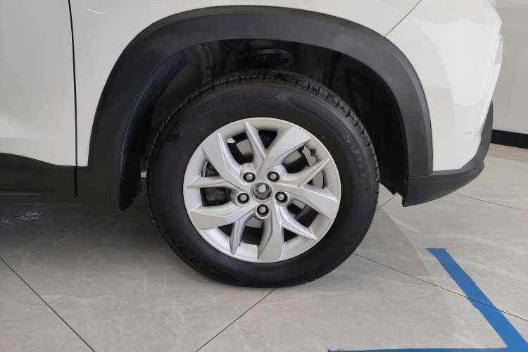 Used Wuling Hongguang S3 2019 1.5L Manual Standard Version China VI Standard Left Front Wheel Hub