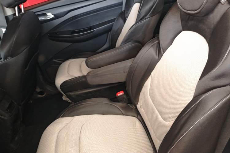 Used Wuling Hongguang S3 2019 1.5L Manual Standard Version China VI Standard Left Rear Seat