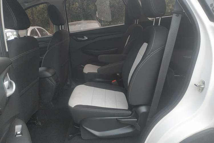 Used Wuling Hongguang S3 2019 1.5L Manual Standard Version China VI Standard Left Rear Seat