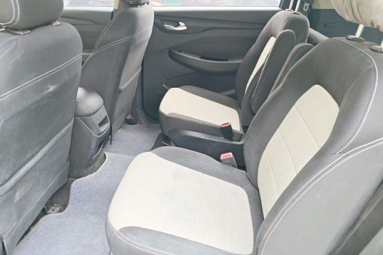 Used Wuling Hongguang S3 2019 1.5L Manual Comfort Model China VI Standard Left Rear Seat