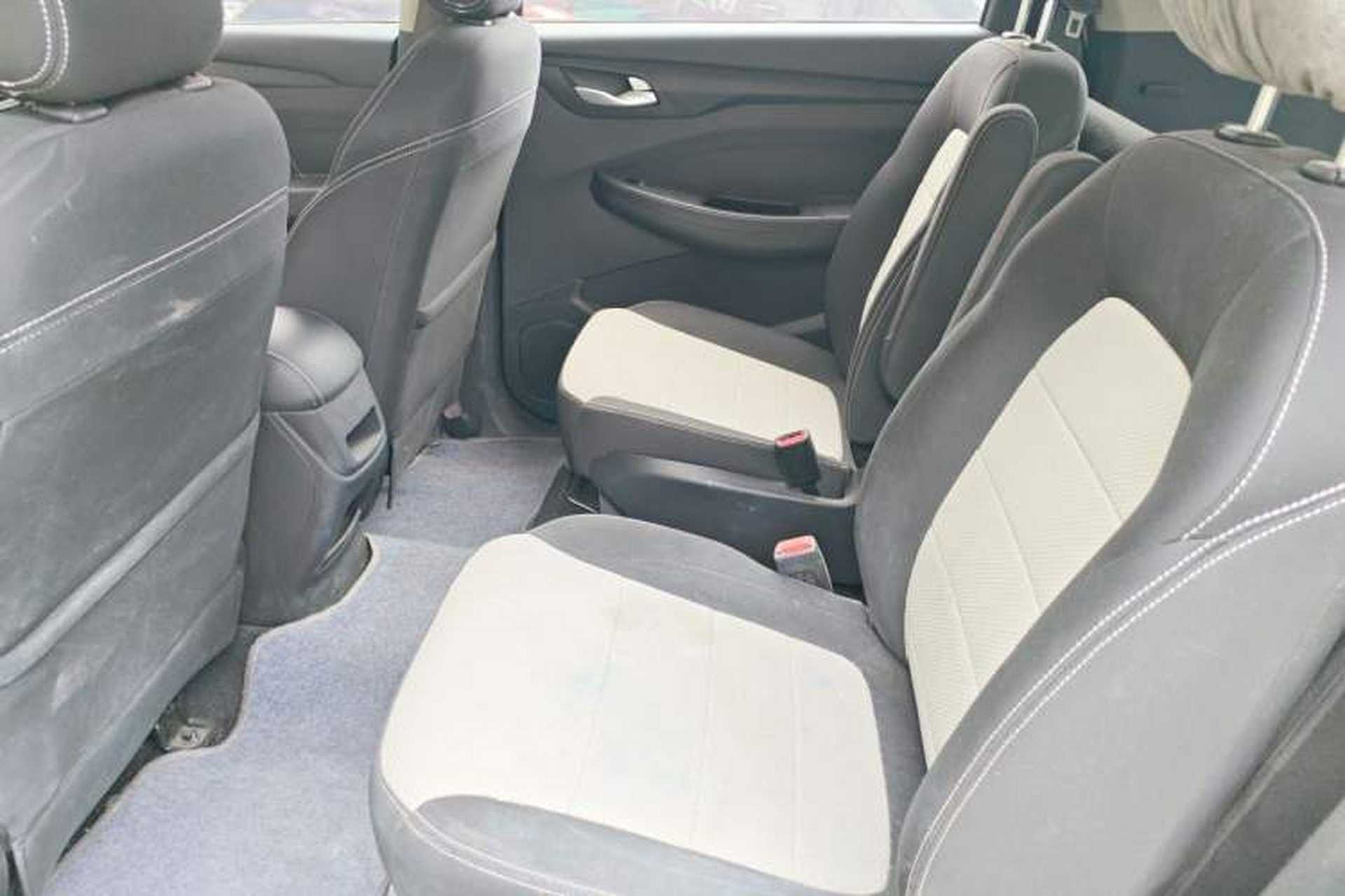 Used Wuling Hongguang S3 2019 1.5L Manual Comfort Model China VI Standard Left Rear Seat