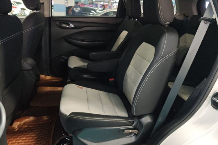Used Wuling Hongguang S3 2019 1.5L Manual Standard Version China VI Standard Left Rear Seat