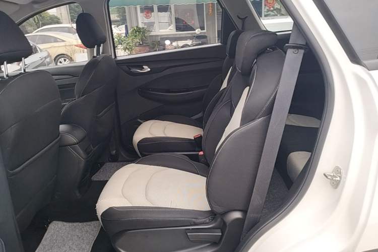 Used Wuling Hongguang S3 2019 1.5L Manual Standard Version China VI Standard Left Rear Seat
