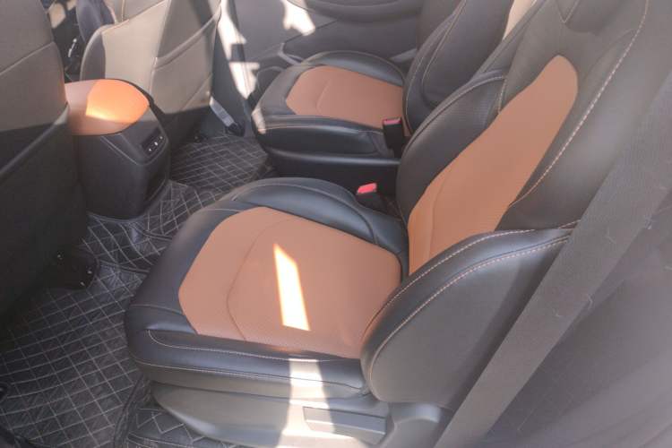 Used Wuling Hongguang S3 2019 1.5L Manual Comfort Model China VI Standard Left Rear Seat