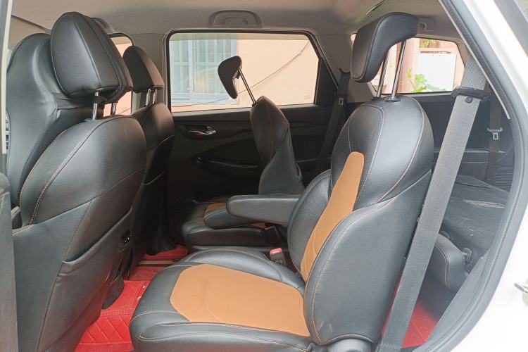 Used Wuling Hongguang S3 2019 1.5L Manual Comfort Model China VI Standard Left Rear Seat