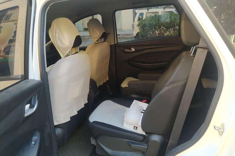 Used Wuling Hongguang S3 2019 1.5L Manual Standard Version China VI Standard Left Rear Seat