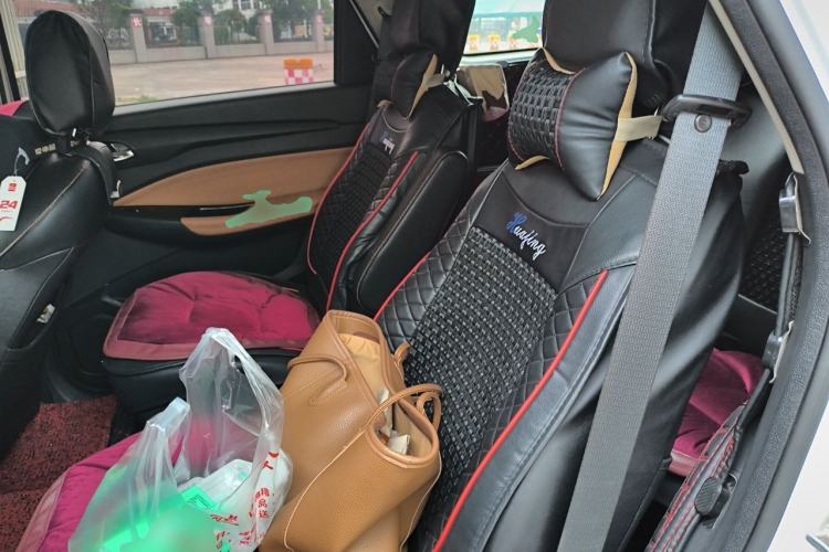 Used Wuling Hongguang S3 2019 Automatic Clutch Version 1.5L Manual Luxury Model China V Standard Left Rear Seat