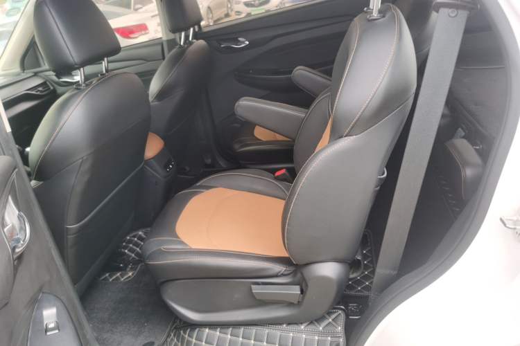 Used Wuling Hongguang S3 2019 1.5L Manual Comfort Model China VI Standard Left Rear Seat