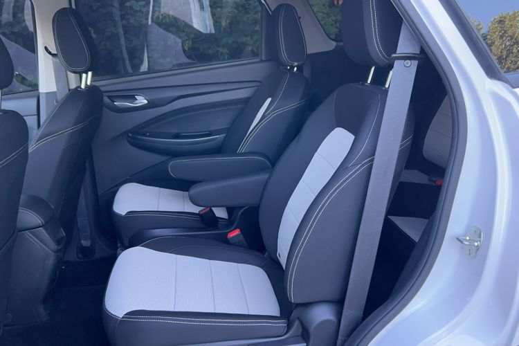 Used Wuling Hongguang S3 2019 1.5L Manual Standard Version China VI Standard Left Rear Seat