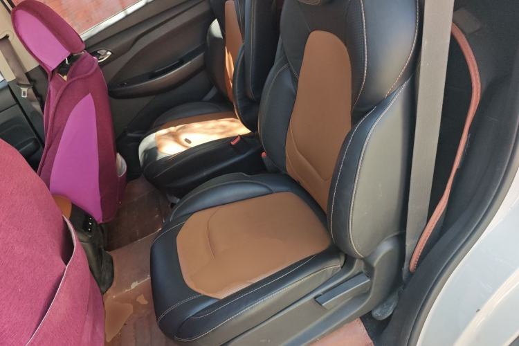 Used Wuling Hongguang S3 2019 1.5L Manual Comfort Model China VI Standard Left Rear Seat