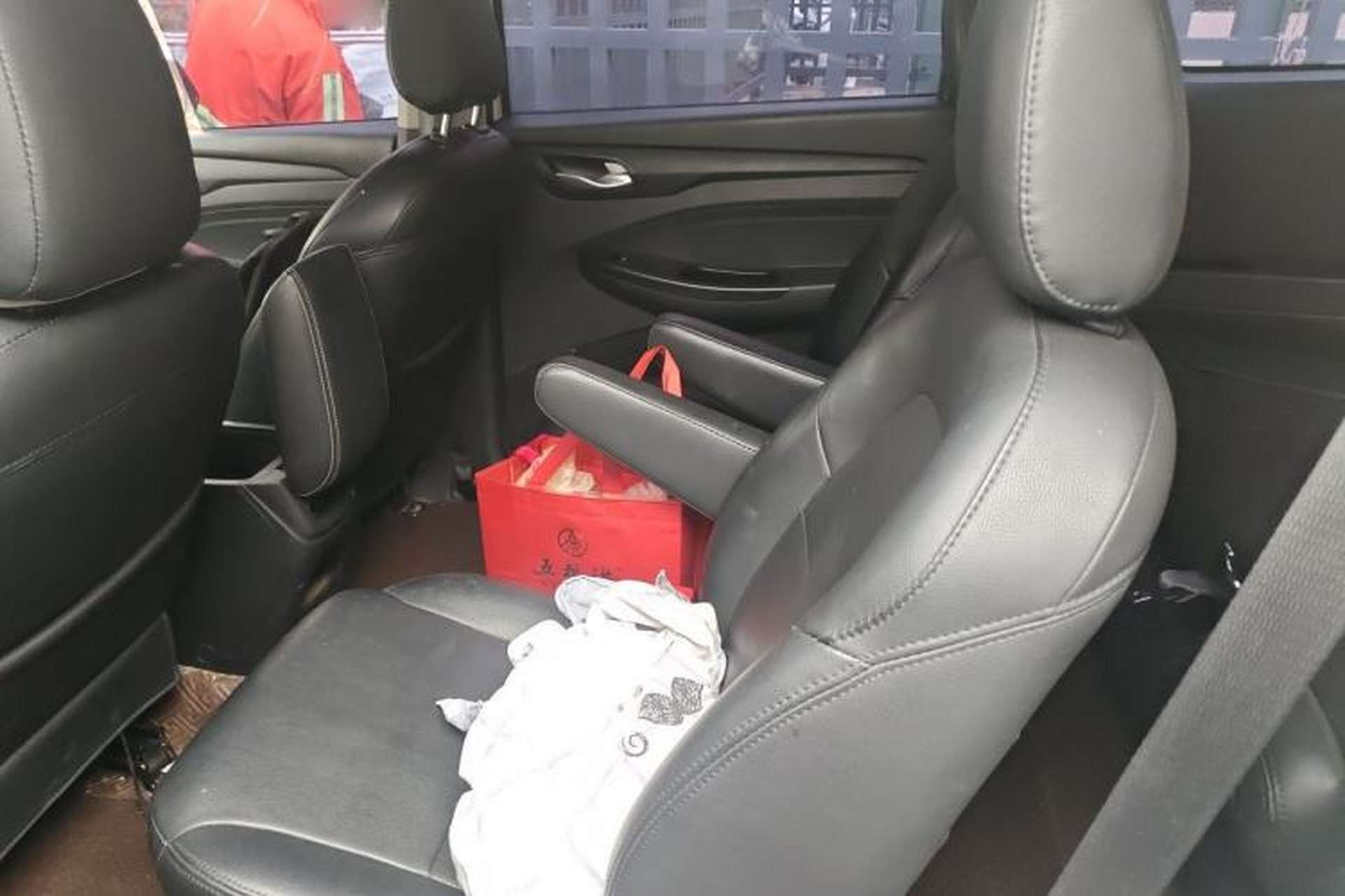 Used Wuling Hongguang S3 2019 1.5L Manual Standard Version China VI Standard Left Rear Seat