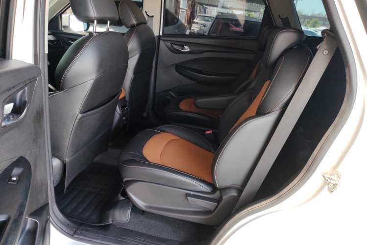Used Wuling Hongguang S3 2019 1.5L Manual Comfort Model China VI Standard Left Rear Seat