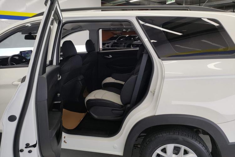 Used Wuling Hongguang S3 2019 1.5L Manual Standard Version China VI Standard Left Rear Seat
