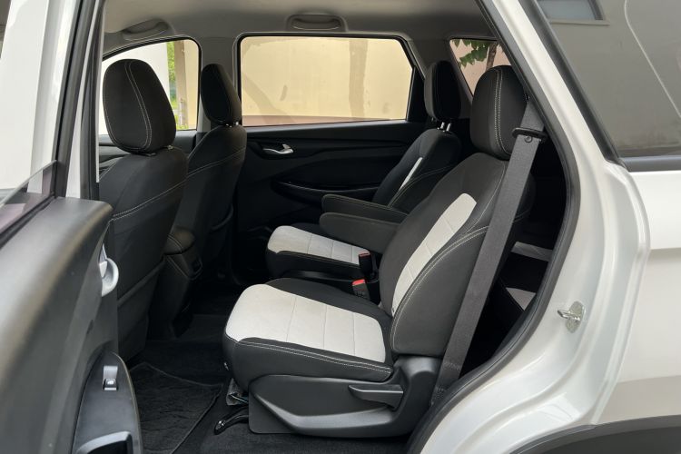 Used Wuling Hongguang S3 2019 1.5L Manual Standard Version China VI Standard Left Rear Seat
