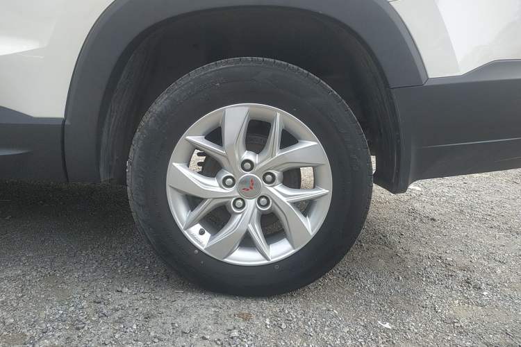 Used Wuling Hongguang S3 2019 1.5L Manual Standard Version China VI Standard Left Rear Wheel Hub