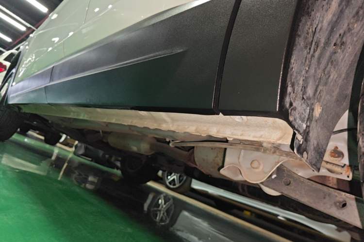 Used Wuling Hongguang S3 2019 1.5L Manual Standard Version China VI Standard Left Side Sill