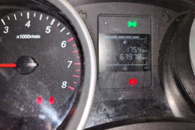 Used Wuling Hongguang S3 2019 1.5L Manual Comfort Model China VI Standard Odometer Close Up