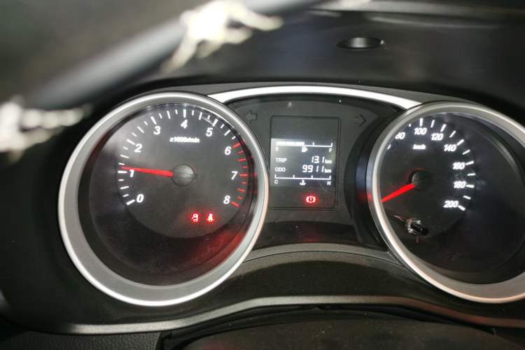 Used Wuling Hongguang S3 2019 1.5L Manual Standard Version China VI Standard Odometer Close Up
