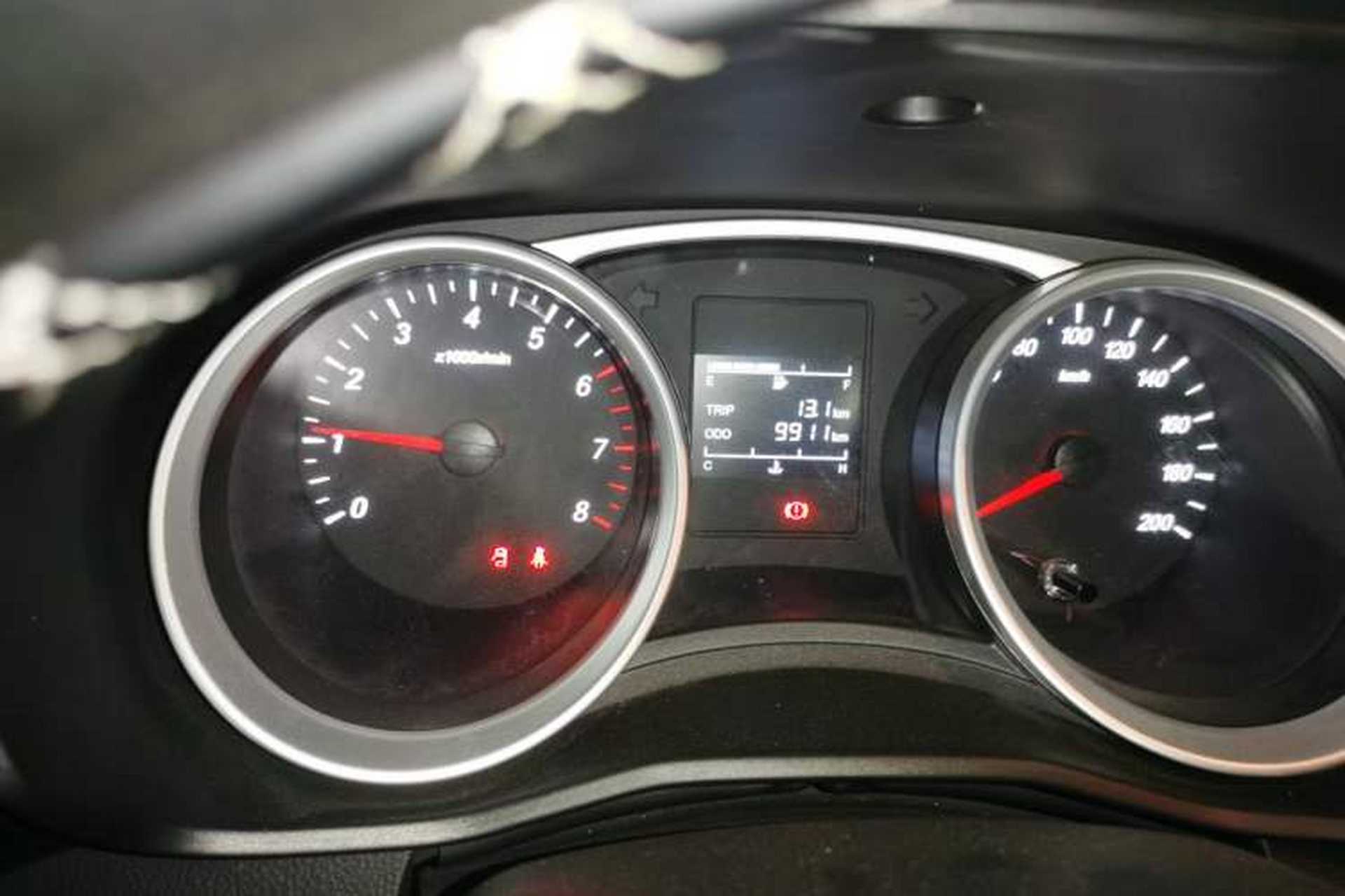 Used Wuling Hongguang S3 2019 1.5L Manual Standard Version China VI Standard Odometer Close Up