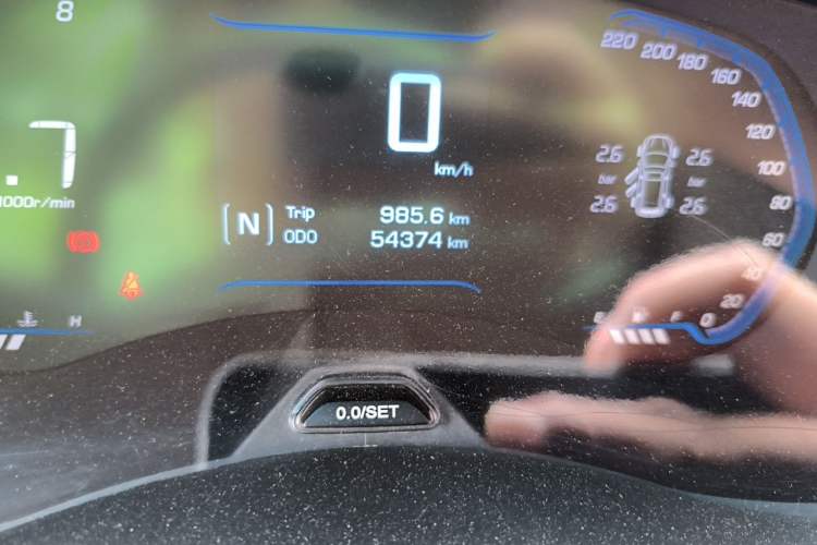 Used Wuling Hongguang S3 2019 Automatic Clutch Version 1.5L Manual Luxury Model China V Standard Odometer Close Up