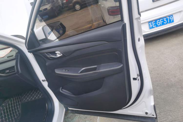 Used Wuling Hongguang S3 2019 1.5L Manual Comfort Model China VI Standard Right Front Door Interior