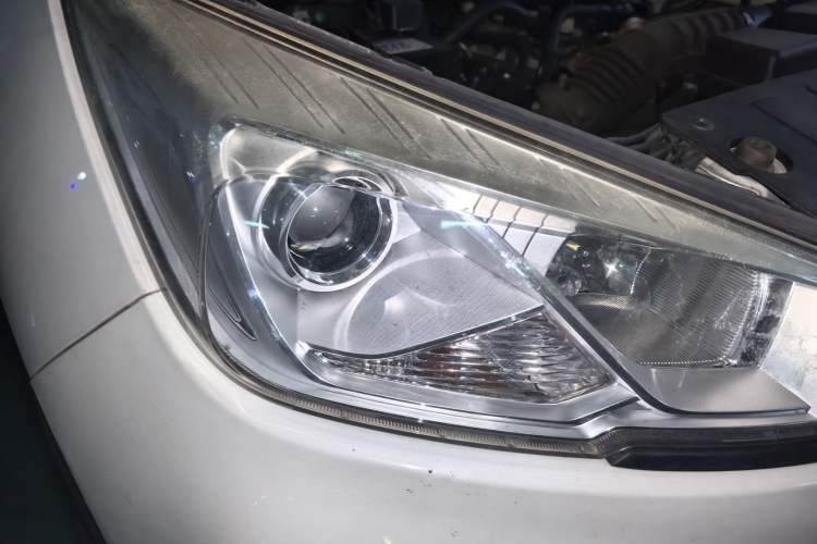Used Wuling Hongguang S3 2019 1.5L Manual Comfort Model China VI Standard Right Front Headlight